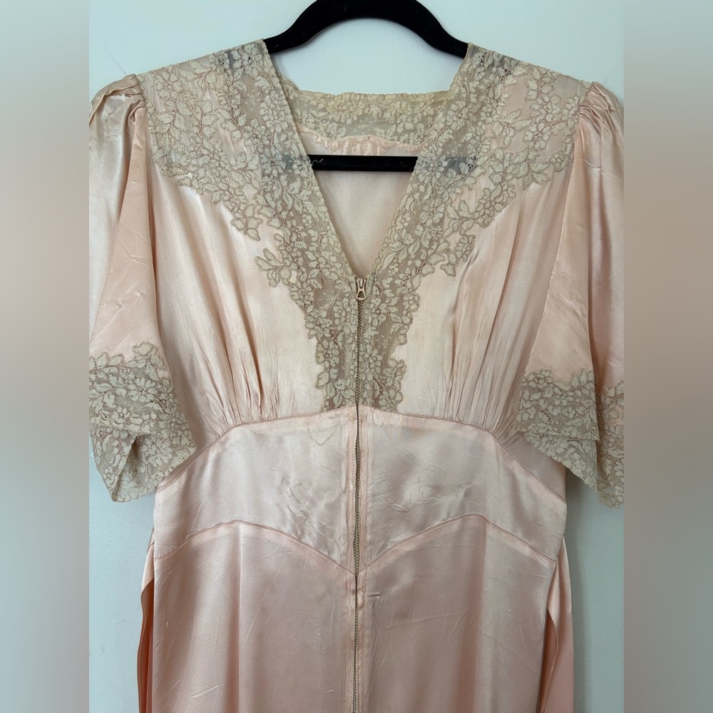Vintage Peach Satin Gown/Robe - Picture 4 of 8